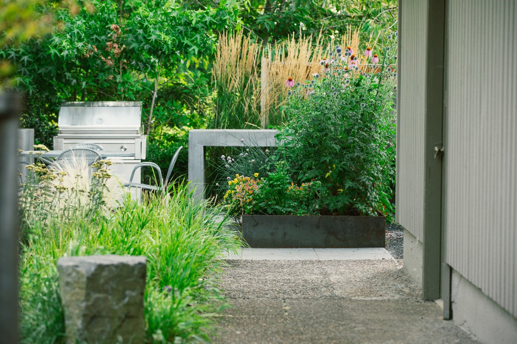 The Figure Ground Studio Architecture Landscape Sustainability Lush Contemporary Garden Retreat SWPDX 10 